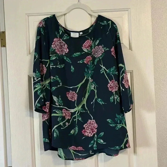 HD in Paris Floral Blouse - Picture 2 of 5